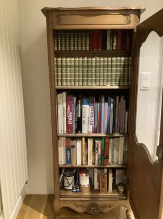 Petite bibliothèque vitrée / argentier