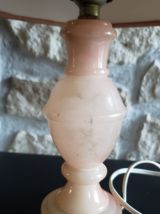 Lampe de chevet rose pied marbre