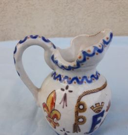 Ancien petit pichet pot à lait Desvres / Collection