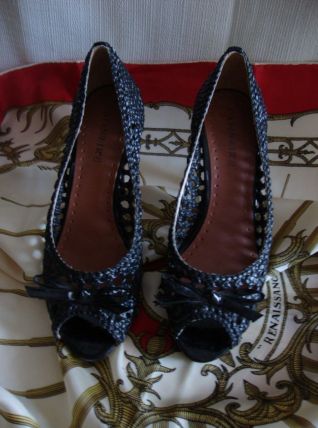 escarpins en cuir synthétique noir 