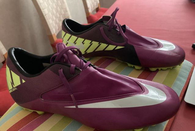CHAUSSURE DE FOOT NIKE MERCURIEL 42,5