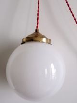 Suspension en opaline années 1950