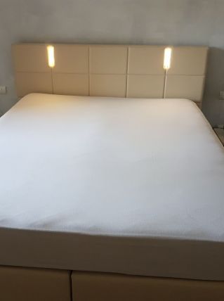Lit boxspring