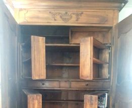 Ancienne armoire de mariage Cévenole