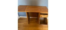 Bureau enfant des années 40/50 en chêne miel