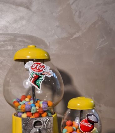 2 Distributeurs a bonbons  jaune 28x15  fonte d alu et verre