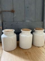 Trio de pots en grès crème moucheté