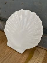 Trio de coquilles en porcelaine blanche