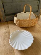 Trio de coquilles en porcelaine blanche