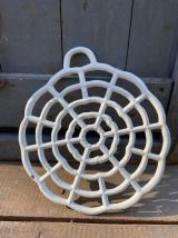 Grand dessous de plat blanc en fonte émaillée vintage