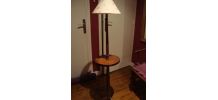 Lampadaire Vintage en bois avec tablette et abat jour 