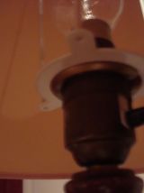 Lampadaire Vintage en bois avec tablette et abat jour 