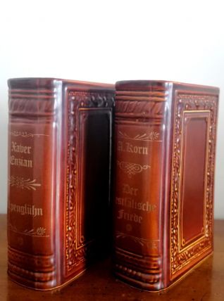 Flacons à liqueur en forme de livres anciens 