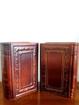 Flacons à liqueur en forme de livres anciens 
