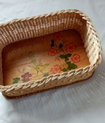 Petite corbeille en osier décor fait main