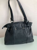 Sac à mains neuf en cuir de vachette, intérieur poches