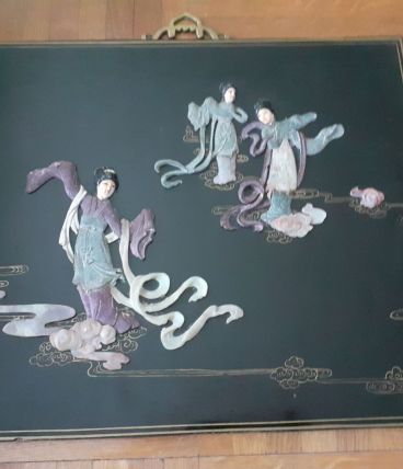 Tableau en laque noir avec Incrustations de pierres dures 