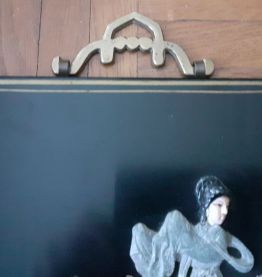 Tableau en laque noir avec Incrustations de pierres dures 