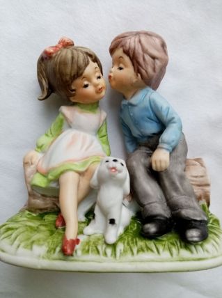 Figurine amoureux en biscuit