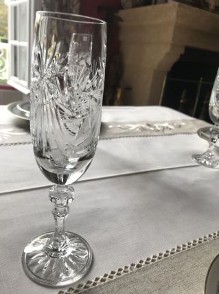 12 flûtes à champagne ciselées neuves de Pologne.