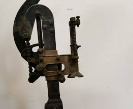 Embouche bouteilles fonte et cuivre