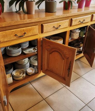 Table en chêne, 6 chaises et un bahut