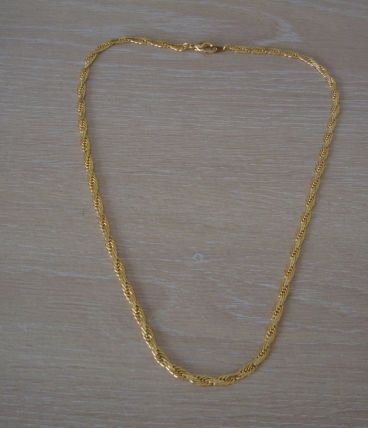 Collier torsadé en métal doré