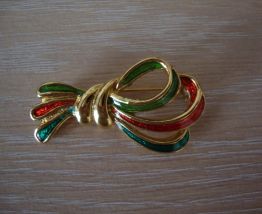Broche ancienne dorée et émaillée