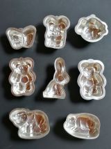 8 moules anciens en fer blanc animaux 
