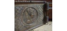 Ancien plateau de service en bois sculpté et verre 
