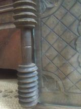 Ancien plateau de service en bois sculpté et verre 