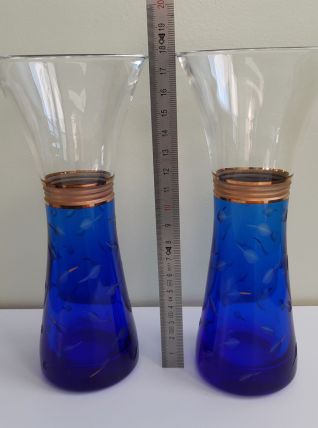 2 anciens petits vases en cristal bleus