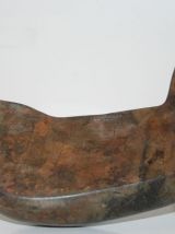 Chat allongé en bronze par Pierre Chenet
