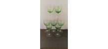 7 verres  de couleur vert avec motifs 