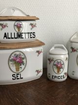 Pot à épices en faïence et théière 