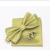 Nœud papillon avec pochette et bouton manchette assorti