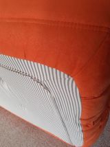 canapé trois places Togo Ligne Roset en alcantara orange