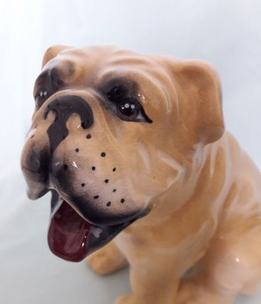 Ancien chien bouledogue en céramique
