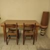 Table rectangle en bois avec ses chaises