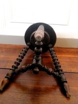 Tabouret tripode, style Louis XIII 