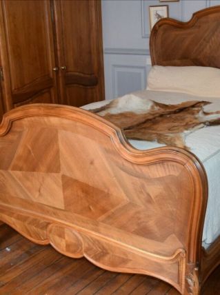 Lit 2 places bois fruitier + sommier matelas 