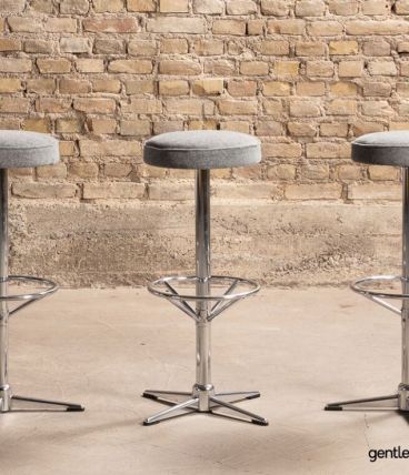 Tabourets de bar avec assise restaurés et pieds en acier