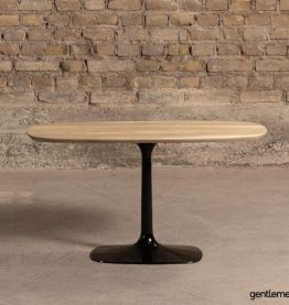 Table basse au format squircle plateau en noyer massif 