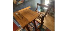 Bureau d’écolier ancien en bois