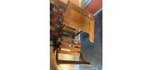Bureau d’écolier ancien en bois