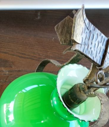 Lustre vintage vert année 80. Fer forgé  et verre. 