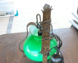 Lustre vintage vert année 80. Fer forgé  et verre. 
