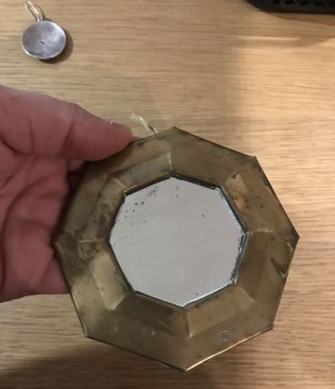 Petit miroir à accrocher en laiton 