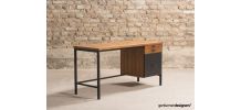 Bureau d'enfant en teck disposant d'une tablette