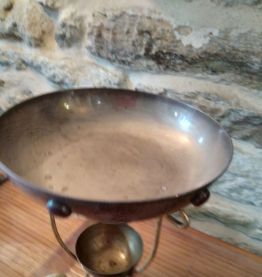 Calice très ancien d'un Manoir Breton .